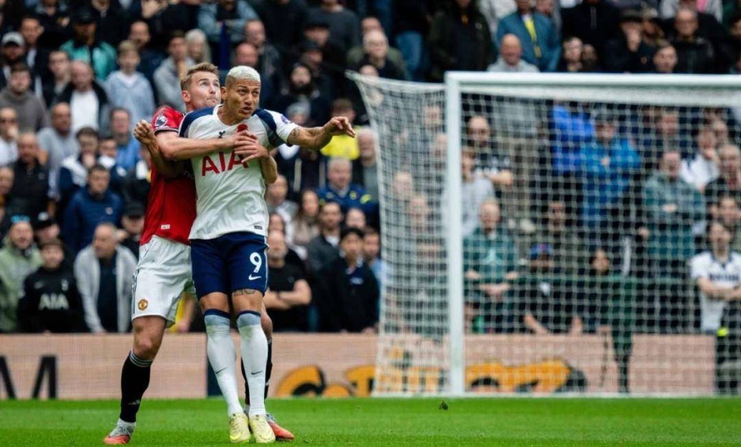 荷甲倒计时，曼联冲刺阶段单刀错失，细节引发关注，信心回归，身体对抗强度拉满的简单介绍