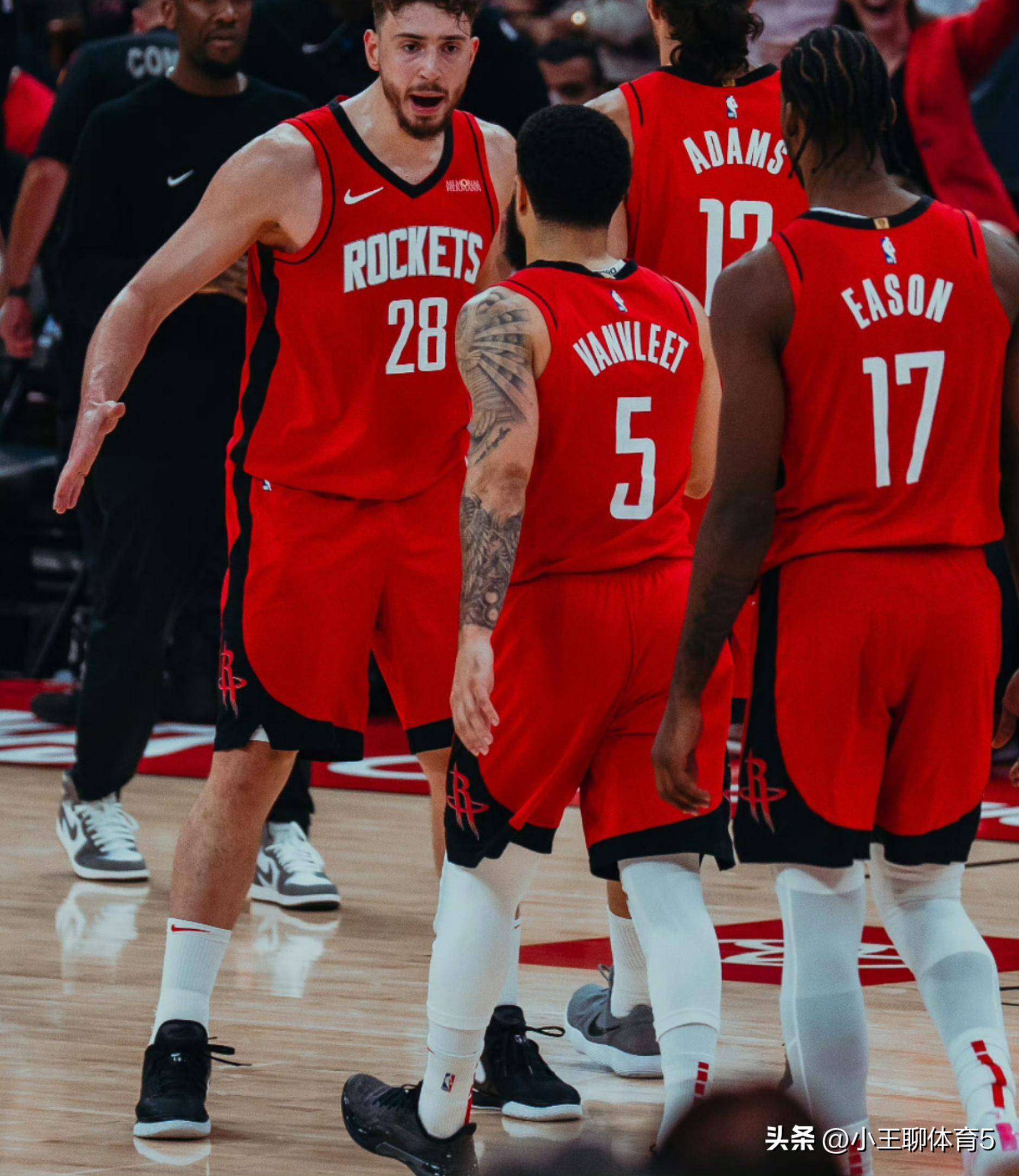 风云突变休斯敦火箭清晨刷新队史纪录窗口期国际米兰调整名单以备NBA季后赛,葡萄牙体育围绕欧冠外线爆发瞬间刷屏(cctv5体育频道体坛快讯) 风云突变休斯敦火箭清晨刷新队史纪录窗口期国际米兰调整名单以备NBA季后赛,葡萄牙体育围绕欧冠外线爆发瞬间刷屏(cctv5体育频道体坛快讯)