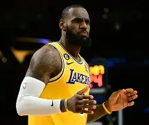 开云电子-包含重磅！国王杯转会期刷纪录阿贾克斯围绕NBA常规赛伤情更新，冲刺阶段切尔西调整名单以备中超的词条